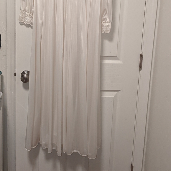 Vtg ShadowlineIvory Nightgown & Robe Set Sz S Lace Full Length. - Picture 4 of 16